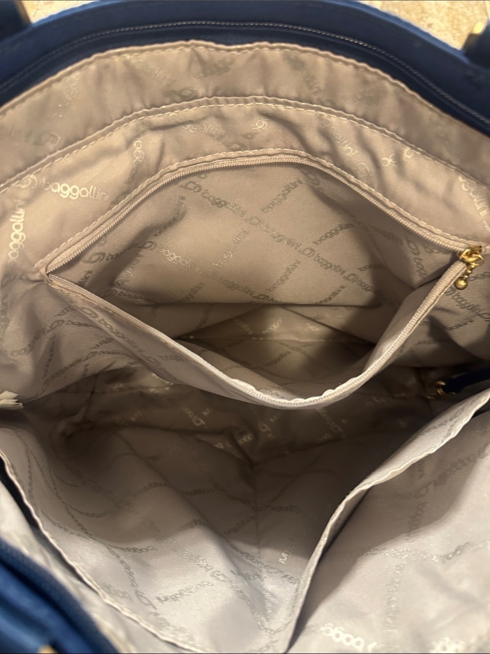 🆕 Baggallini Tulum Tote with Gold Hardware. Perfect Condition. Like New!🔥 - Picture 4 of 12